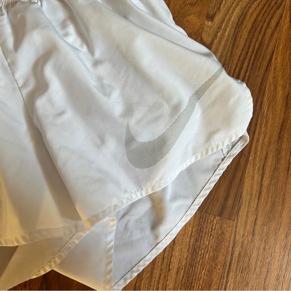 Nike Dry City Core White 3" Women's Running Shorts - Picture 5 of 5